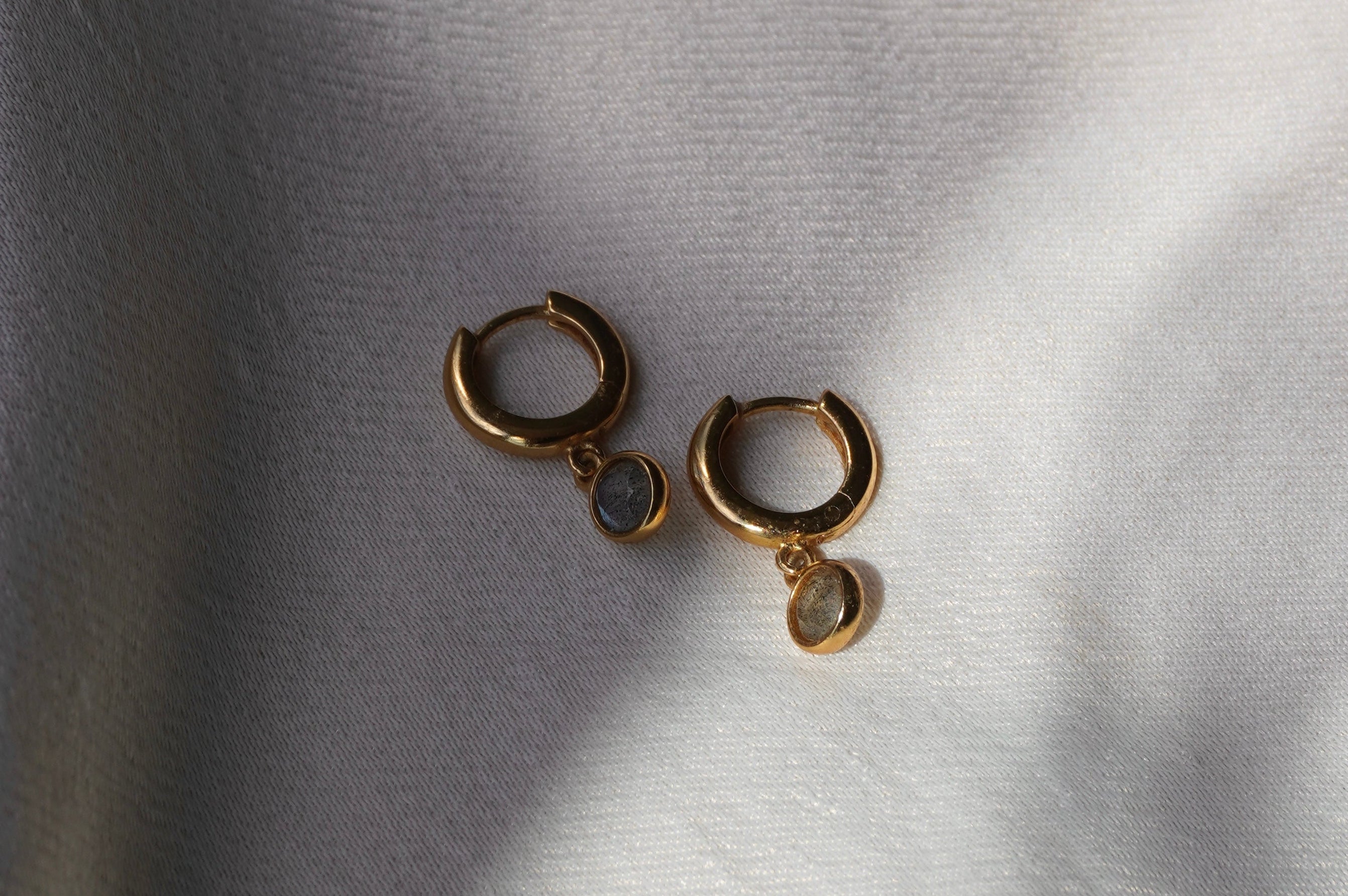 mini labradorite Huggies gold 18kt recycled 